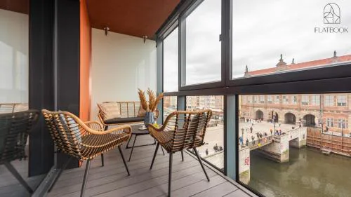 Flatbook - Deo Plaza Premium Riverside Prestige with Parking Included
