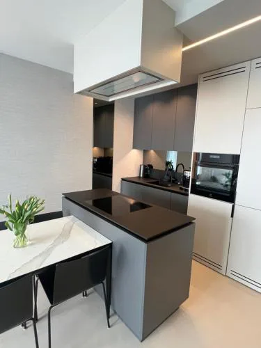 HIGH LEVEL Apartment