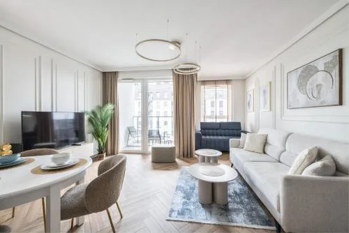 Horizon - 170 Deluxe by Grand Apartments