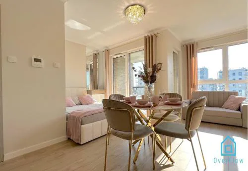 Laura Apartment with Sauna & Gym, 5 Min to Baltic Sea & Polsat Plus Arena