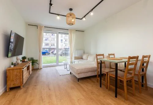 Letnicka Cosy Apartment with Garden by BookingHost