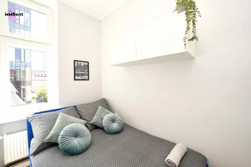 MMRent Snowy Room