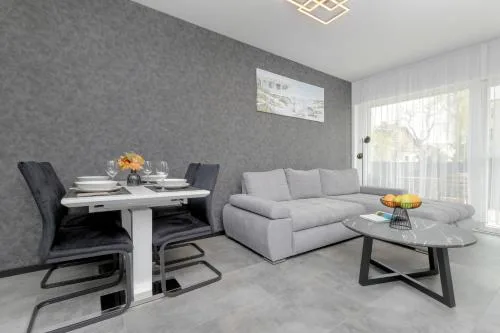 Modern Apartment Close to the Beach in Gdańsk by Noclegi Renters