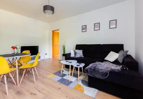 Siennicka Comfy Apartment by BookingHost