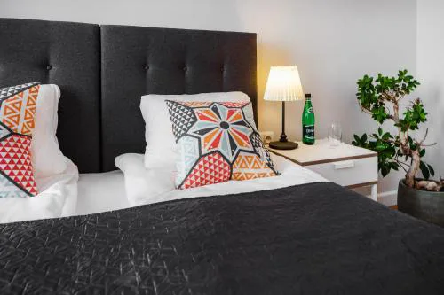 Six Suites, Old Town
