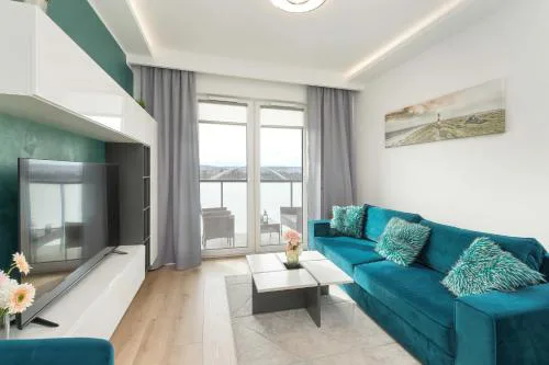 Sucha 33 Modern Apartment with Parking by Noclegi Renters