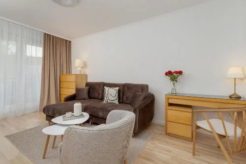 Two Bedroom Apartment in Gdańsk with Desk for Remote Work and Bathtub by Noclegi Renters