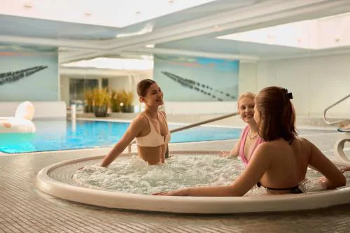 Waterlane Riverside SPA, Pool & Gym by Downtown Apartments