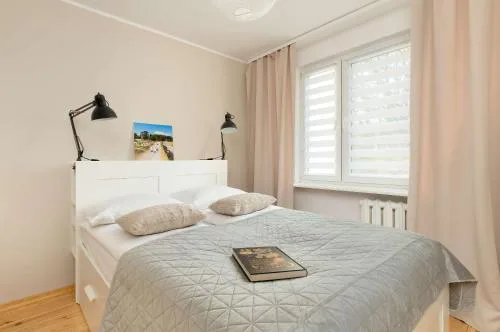 Apartament w Gdyni z Ogródkiem i 2 Sypialniami by Noclegi Renters