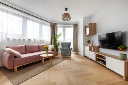 GoodHome - Sea Towers Apartment