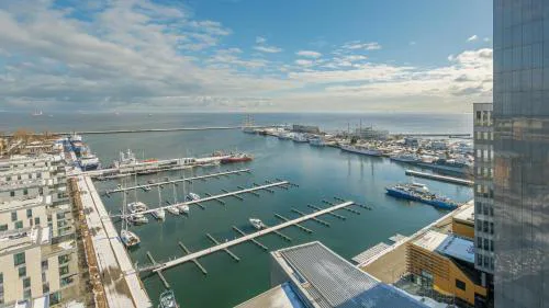Sea Towers, Sun & Snow