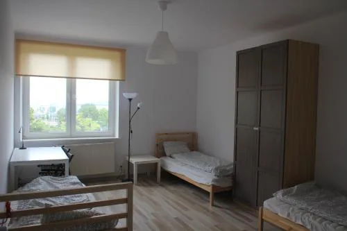 Trzyosobowy pokój w mieszkaniu czteropokojowym w centrum Gdyni.