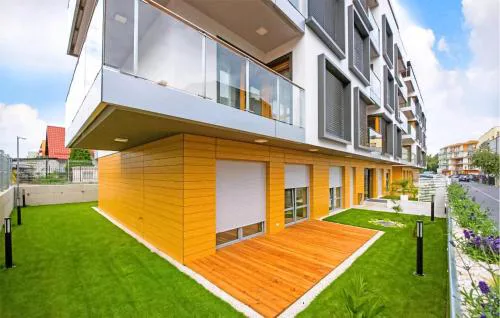 3 Bedroom Stunning Apartment In Hel
