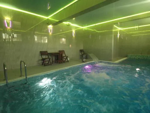 Apartamenty i pokoje z basenem AVENA