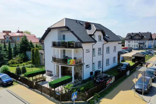 Pokoje i Apartamenty Ara Karwia
