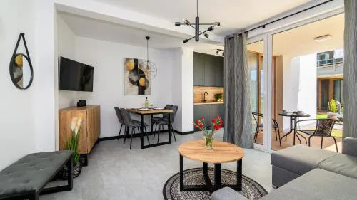 ENKLAWA Apartamenty Piamola, z basenem oraz strefą zabaw dla dzieci