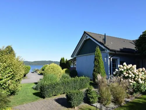House with private beach by the lake, whirlpool