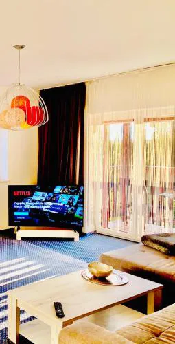 LAS SŁUPSKI PREMIUM BUSINESS APARTMENT A7 - - dwie sypialnie dwa podwójne łóżka - - salon z balkonem widok aneks kuchenny - - Wifi Netflix Smart TV50 - - wysoka jakość za niską cenę - - zapraszamy