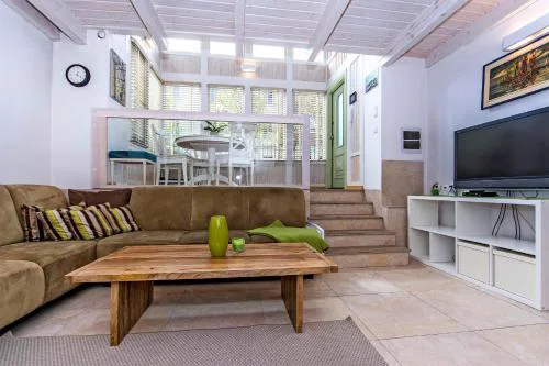 Carlo Rentyear Apartments
