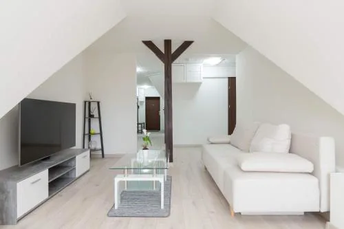 Grunwaldzka Bright Apartment with Balcony by Noclegi Renters