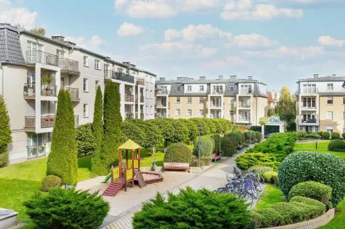 Sunny Apartment with Parking on the Green and Friendly Estate by Rent like home
