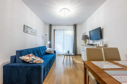 Victus Blue Apartment with Parking and Terrace by Noclegi Renters