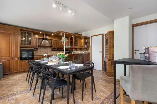 Villa Lana 6 bedrooms with Parking and Terrace near the Beach in Sopot by Noclegi Renters