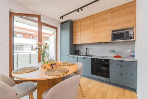 APARTAMENTY MIERZEJA - STEGNA PARK, z jedną sypialnią, 500 m od plaży, bezpłatny Meleks