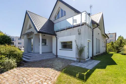 Stylowe Apartamenty na Wybrzeżu Niedaleko Plaży w Chłapowie by Noclegi Renters