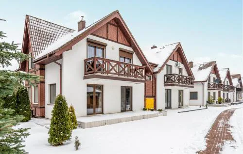 Stunning Apartment In Zarnowska