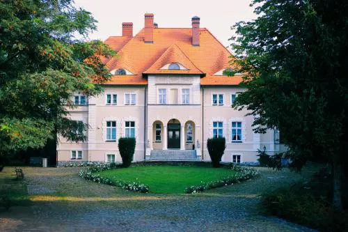 Pałac w Dębinie