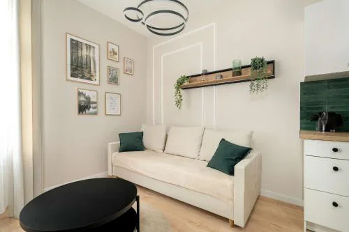 Bright Apartment close to the Old Market Square in Poznań by Noclegi Renters