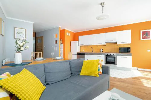 Bright Apartment Robocza in Wilda with Parking by Noclegi Renters