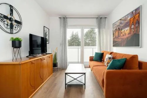 Elegancki Apartament Niedaleko Parku w Poznaniu z Tarasem i Parkingiem by Noclegi Renters