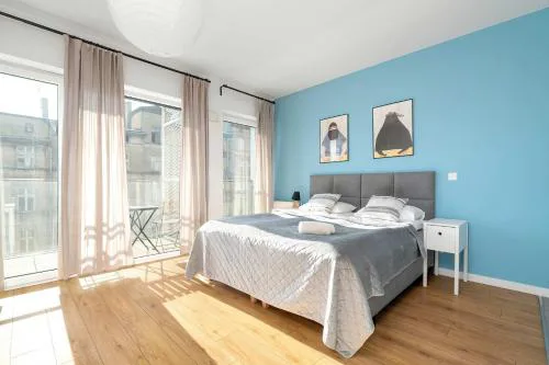 Elegant Very Berry Studios with Parking and Balcony by Noclegi Renters