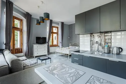 Functional and Comfortable Very Berry Studios in Poznań by Noclegi Renters