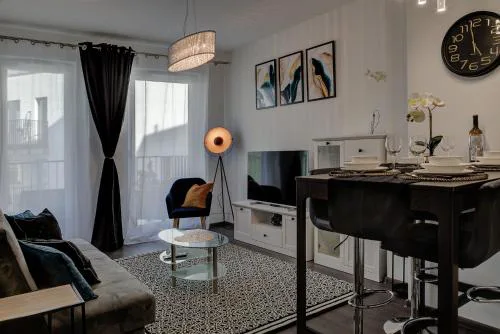 Garbary 104 - Modern Apt near Old Town - King Bed - Free Parking