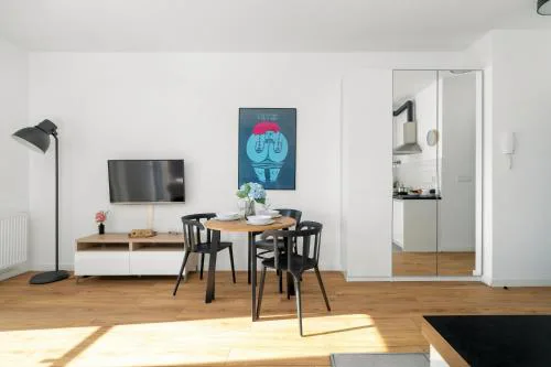 Klimatyczne i Nowoczesne Studio Very Berry w Poznaniu by Noclegi Renters