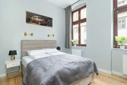 Klimatyczne Studio z Biurkiem w Poznaniu by Noclegi Renters