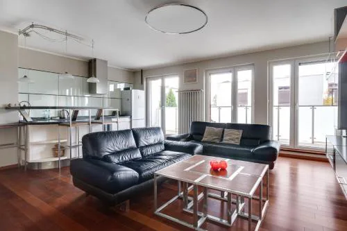 Lasek Marceliński 2-Bedroom Apartment by BookingHost