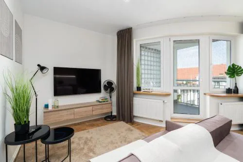 Modern&Cozy Garbary Apartment with Parking and Balcony by Noclegi Renters