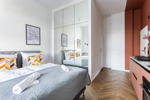 Nowoczesne i Stylowe Studia Very Berry w Poznaniu by Noclegi Renters