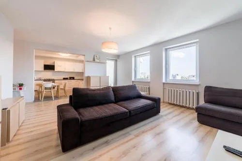 Piątkowo 2-Bedroom Apartment by BookingHost