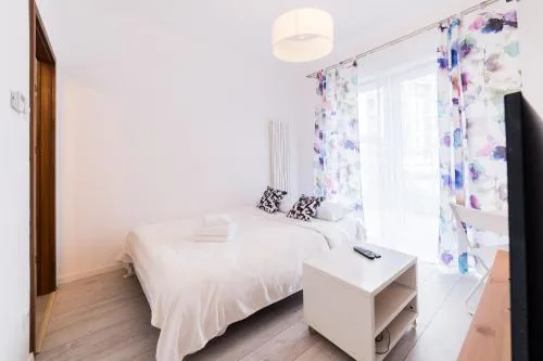 Poznań Wschód Homely Apartment by BookingHost