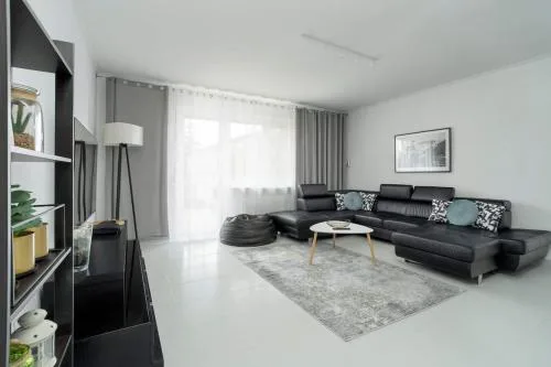 Spacious House with Balcony Ideal for Families by Noclegi Renters
