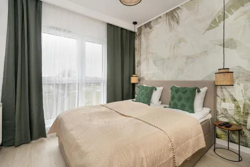 Tasteful Beige Apartment with Parking by Noclegi Renters