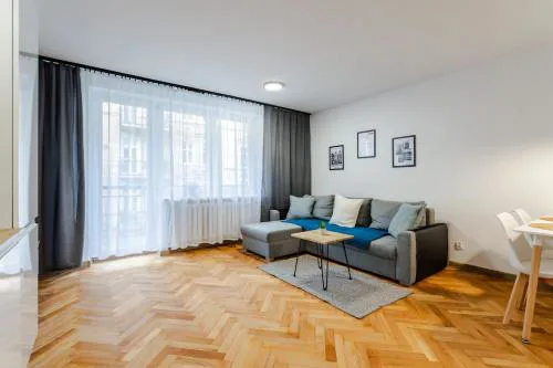 Wawrzyniaka Very Berry Modern Apartment for 6 Guests Near Old Zoo Poznań by Noclegi Renters