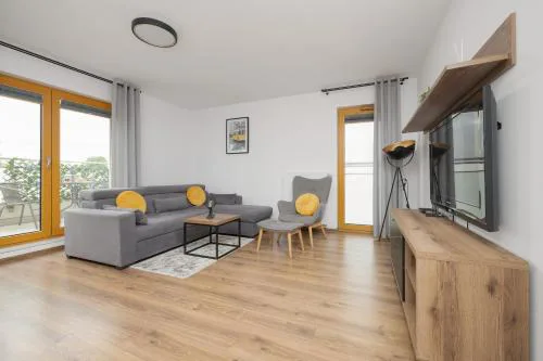 Modern Apartments with AC and Parking in Konstancin - Jeziorna by Noclegi Renters