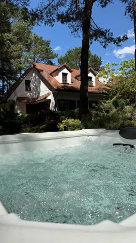 Golden Villas Luxury Garden Retreat - Jacuzzi & Sauna