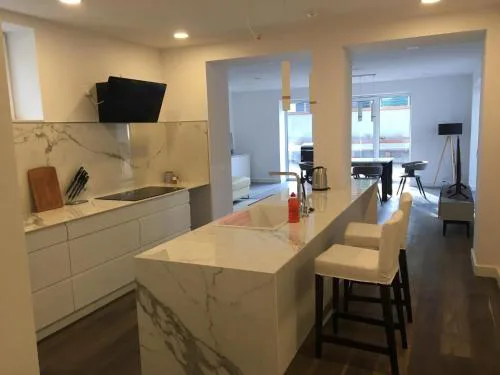 Luksusowy Apartament pod Lasem, Otwock -Shared garden, sauna, wood hot tub between two apartments! Hot tub seasonal May to October